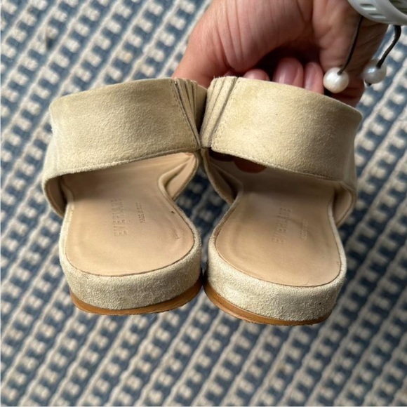 Everlane pointed toe sling back flats - women’s size 8 in cream suede - Picture 5 of 6